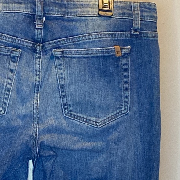 Joe's Jeans Capri Cropped Denim Jeans in a Light Blue Wash (30W x 25L) - Picture 8 of 8